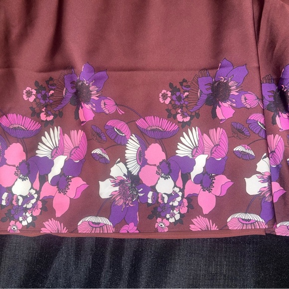 Satin Floral Scoop Neck Downtown Cami - Picture 5 of 9